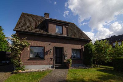 Provisionsfrei! Freistehendes Einfamilienhaus mit schönem, großen Garten in bester Lage von Xanten