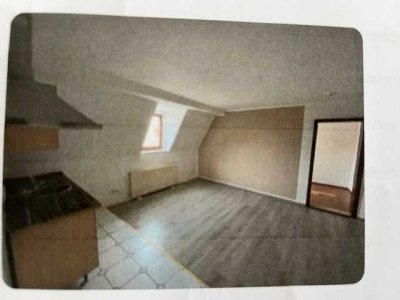 kleine gemütliche 2-Raum Wohnung im DG mit offener Wohnküche