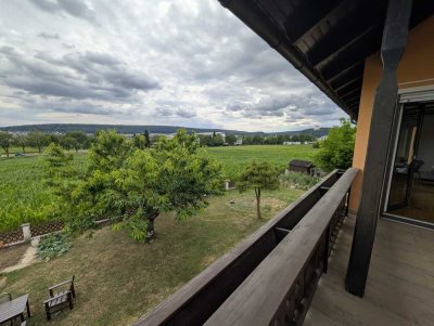 Ansprechende und modernisierte 5-Zimmer-Erdgeschosswohnung mit Balkon in Kelheim