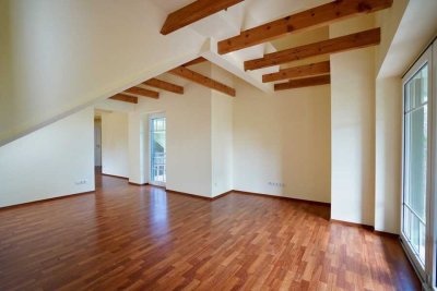 Moderne 3-Zimmer Dachgeschosswohnung mit Balkon