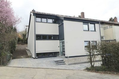 Saniertes großes Reiheneckhaus mit Garten und Garage in toller Lage von Lörrach-Salzert