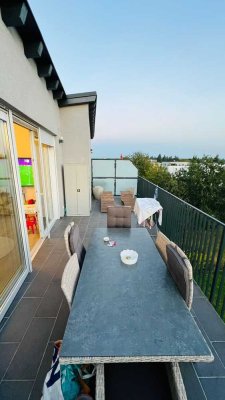 In Offenbach: Gepflegte Wohnung mit zwei Zimmern und Balkon