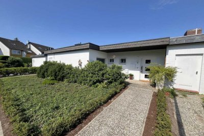 Modernisierter und sonniger 4 Zimmer-Atrium-Bungalow mit Garage und PV am Forst Klövensteen