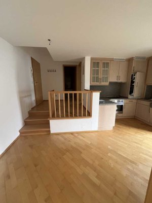 Freundliche 2-Zimmer-Wohnung mit Balkon und Einbauküche in Ebersberg