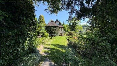 Entzückende kleine Villa im Cottage Stil - Traumlage ! Nachricht
