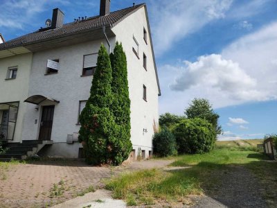 Schöneck-Kilianstädten - DHH für die große Familie - Wohnen direkt am Feldrand