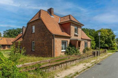 Charmantes Sanierungsobjekt mit großem Grundstück und Nebengebäude in ruhiger Dorflage!