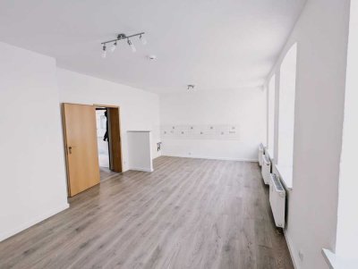 Sanierte und modernisierte 56qm 2-Raum Wohnung mit Garten, Keller!