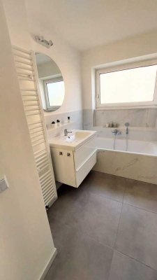 Zeitvertrag, teilmöblierte 4-Zimmer-Wohnung mit Balkon in Klettenberg