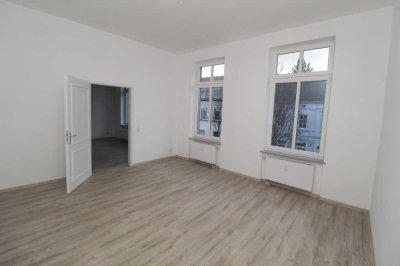 Geräumige 5 Zimmerwohnung inkl. Tageslichtbad mit Badewanne+ Vinylboden + separater Küchenbereich