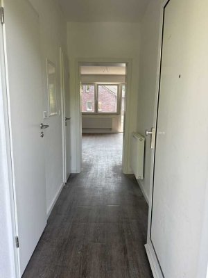 Helle 1,5-Zimmer-Wohnung mit Balkon in zentraler Lage