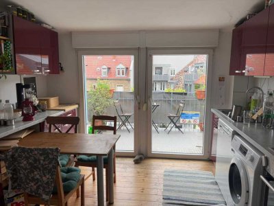Stilvolle, gepflegte 4-Raum-Maisonette-Wohnung mit Balkon und Einbauküche in Karlsruhe