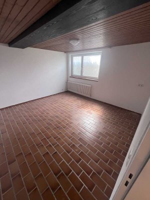 Frisch renovierte 2,5-Zimmer-Kellerwohnung mit eigenem Eingang in Oberachern