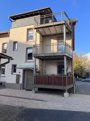 Wunderschöne 3-Zi.-Wohnung in saniertem Altbau!