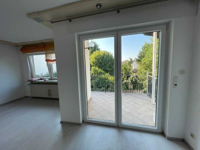 Modernisierte Wohnung mit vier Zimmern sowie Balkon und EBK in Worms