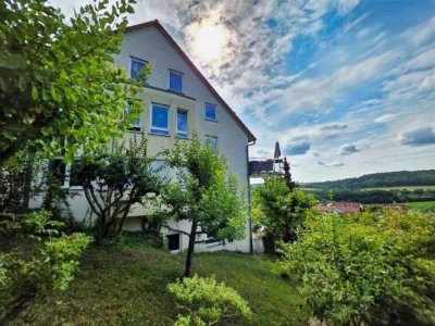 Große Doppelhaushälfte mit Einliegerwohnung in Aussichtslage