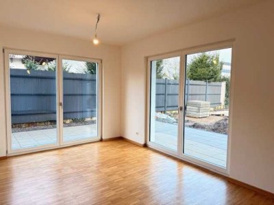 Erstbezug: 2 Zi.mit offener Wohnküche, sehr, sehr großer Terrasse, Garten, Fussbodenh.,TG