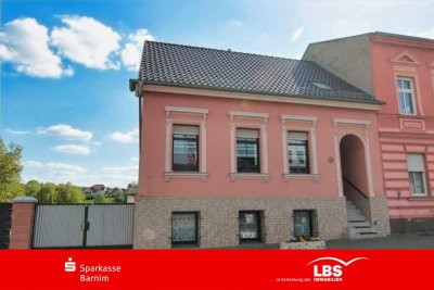 Familienidyll mit Gartenparadies