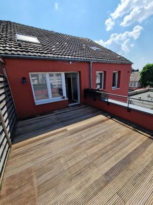Den nächsten Sommer auf der eigenen Dachterrasse genießen? Diese helle 3-Raum-Wohnung sucht neue Mie