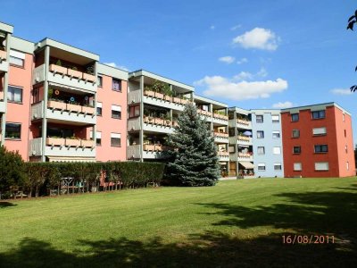 Ruhige Gepflegte 4 Zi. Wohnung mit EBK Balkon TG in Ka-Neureut!