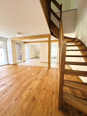 Erstbezug mit Terrasse und EBK: Geschmackvolle 2-Raum-Maisonette-Wohnung mit geh. Innenausstattung