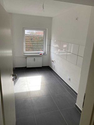 Frisch renoviert - 2.5 Zimmer 60 qm | zentrale Lage in OB-Rothebusch