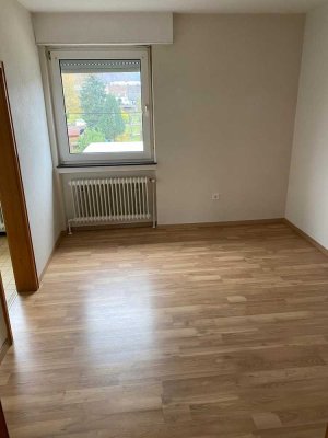 Günstige, gepflegte 4-Zimmer-Wohnung in Munchweiler an der Rodlab.