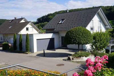 ***TOP ANGEBOT***
Freistehendes Wohnhaus mit traumhafter Aussicht in Inzlingen