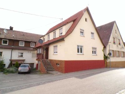 Zweifamilienhaus mit Ausbaupontential und vielseitigen Nutzungsmöglichkeiten