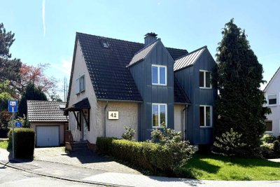 No.42 - TOPLAGE in SPICH! 
Einfamilienhaus mit großem Garten & 2 Garagen