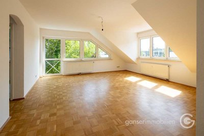 Bad Soden 1, Erstbezug nach Sanierung: 3 Zi. Dachgeschoss, Parkett, mit Loggia und 2 TG-Stellplätzen
