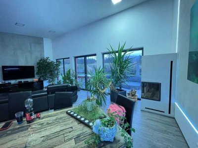 Wohnen wie im Urlaub – Stilvoller Bungalow mit Ausblick, Pool und Garten
