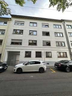 Groß geschnittene Wohnung