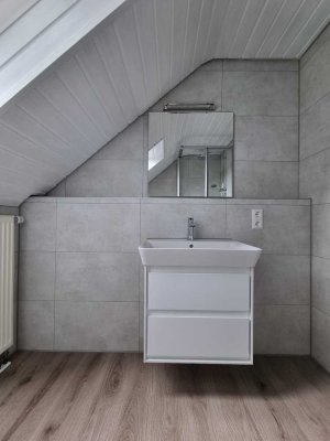 Schöne 2,5-Zimmer-Dachgeschoßwohnung mit TG-Stellplatz in Herrenberg Stadt