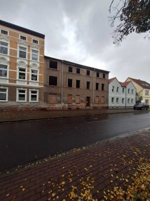 Chance für Investoren – Stark sanierungsbedürftiges Mehrfamilienhaus mit Potenzial in SBK Salzelmen
