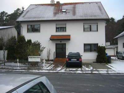 Ansprechende 3,5-Zimmer-EG-Wohnung mit Veranda in einem 2 Familienhaus in Eppertshausen