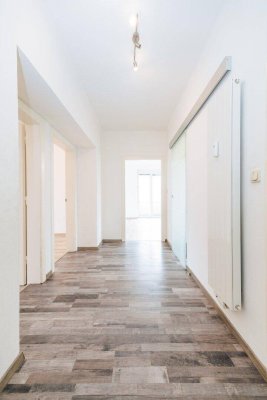 *MODERN SANIERT* I ZENTRALE LAGE I AB SOFORT VERFÜGBAR I BALKON I CARPORT OPTIONAL I HAUSTIERE WILLKOMMEN I BODENEBENE DUSCHE I WG TAUGLICH I PROJEKT WOHNEN I