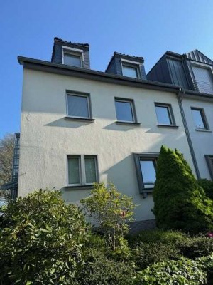Exklusive 2-Raum-Wohnung, gehobener Innenausstattung mit Balkon & Einbauküche in Mülheim an der Ruhr