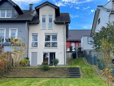 Attraktive DHH mit Terrasse, Garten + 
3 Stellplätzen / bezugsfrei ab 01.02.2026 - evtl. früher