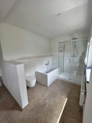 4 Raum Wohnung, Neu, Kamin, Garage, großer Keller, Garten