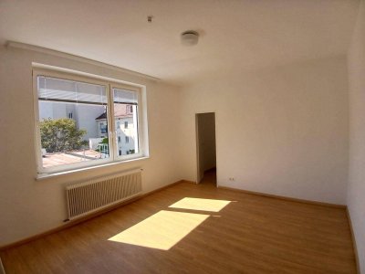 ERSTBEZUG, Helle &amp; ruhige 29m² -Hofseitige Wohnung, 730 € inkl. Heizung + WW, 4 Min zur U4, unbefr., schriftl. Anfragen!