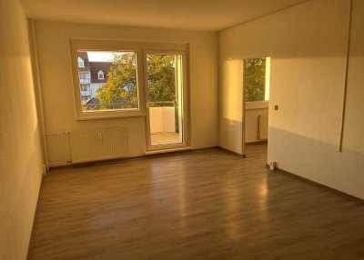 1-Raum-Wohnung mit Balkon und saniertem Bad!
