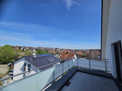 Erstbezug: Wunderschöne 2,5 Zimmer Wohnung mit Dachterrasse und Aussicht