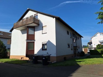 Sofort verfügbare 2 Zimmer-Wohnung mit Balkon und Außenstellplatz