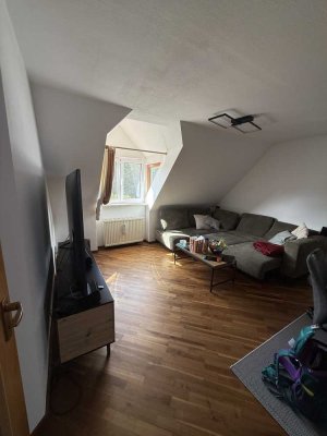Gemütliche 5-Zimmer-Wohnung mit Kaminofen und Gartenanteil