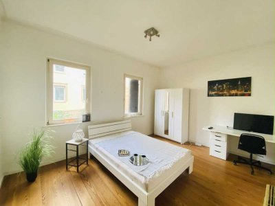 4-Zimmer Wohnung in Obertürkheim mit Einbauküche und Balkon