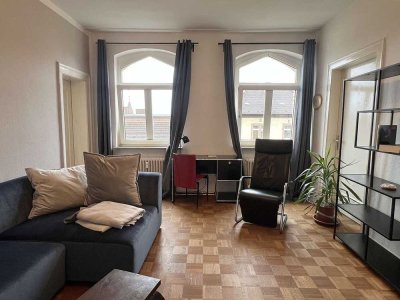 *Wohnen am Bebelplatz in dieser schönen 2,5  ZKB Altbauwohnung*