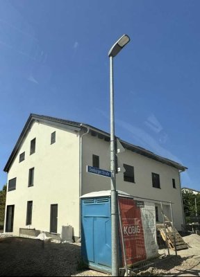 Exklusive 2-Zimmer-Wohnung mit Balkon in Gau-Odernheim