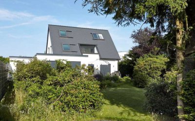 Büderich: 2-Zi-Rooftop-Maisonette im OG + DG. Terrasse + Balkon. EBK. Zweitbezug nach Sanierung (A+)