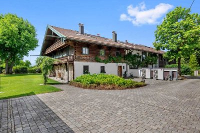 RARITÄT IM CHIEMGAU:  HISTORISCHES BAUERNHAUS VON 1618 – ALTES HERZ UND NEUESTE TECHNIK!